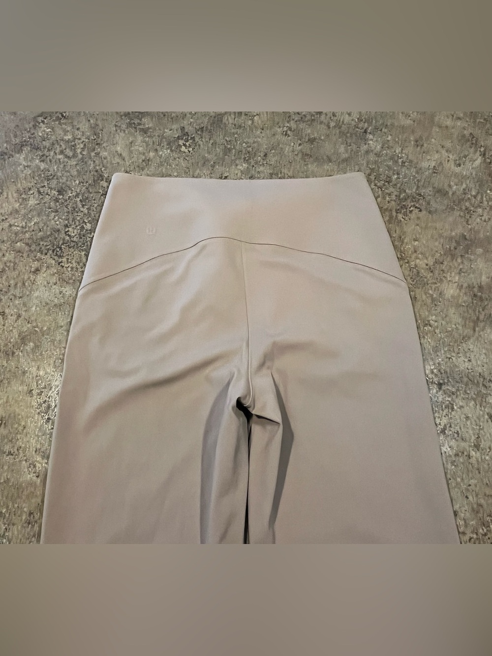 Lululemon Smooth Fit Pull-On High-
Rise Pant *Regular, size 8, tauptastic colour - Picture 11 of 13